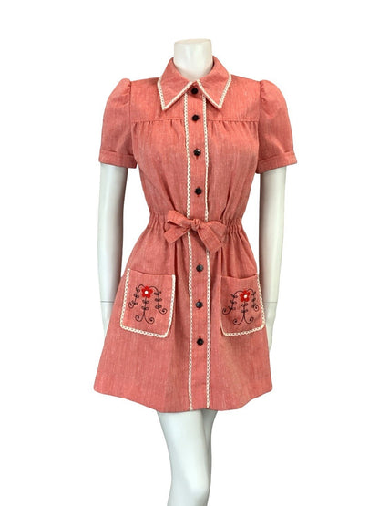 VTG 60S 70S RED WHITE BLACK EMBROIDERED COTTAGE TIE WAIST MINI SHIRT DRESS 10