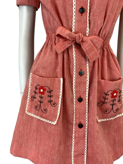 VTG 60S 70S RED WHITE BLACK EMBROIDERED COTTAGE TIE WAIST MINI SHIRT DRESS 10