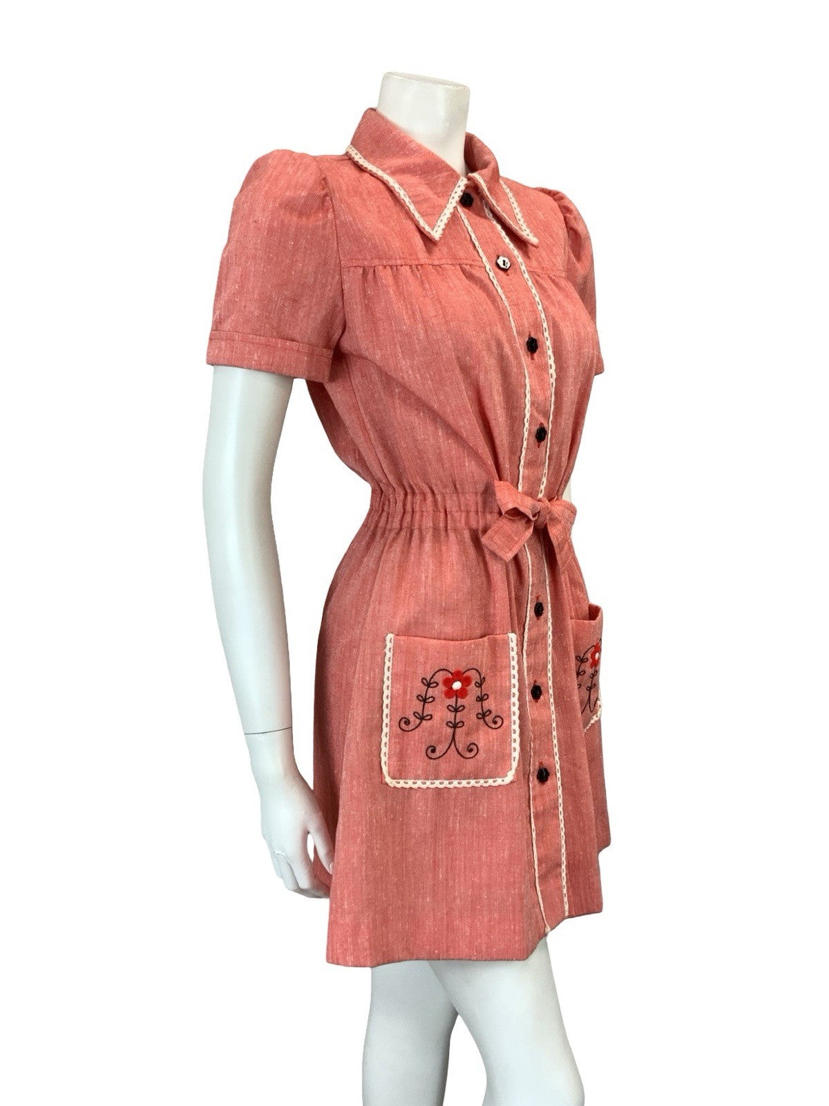 VTG 60S 70S RED WHITE BLACK EMBROIDERED COTTAGE TIE WAIST MINI SHIRT DRESS 10