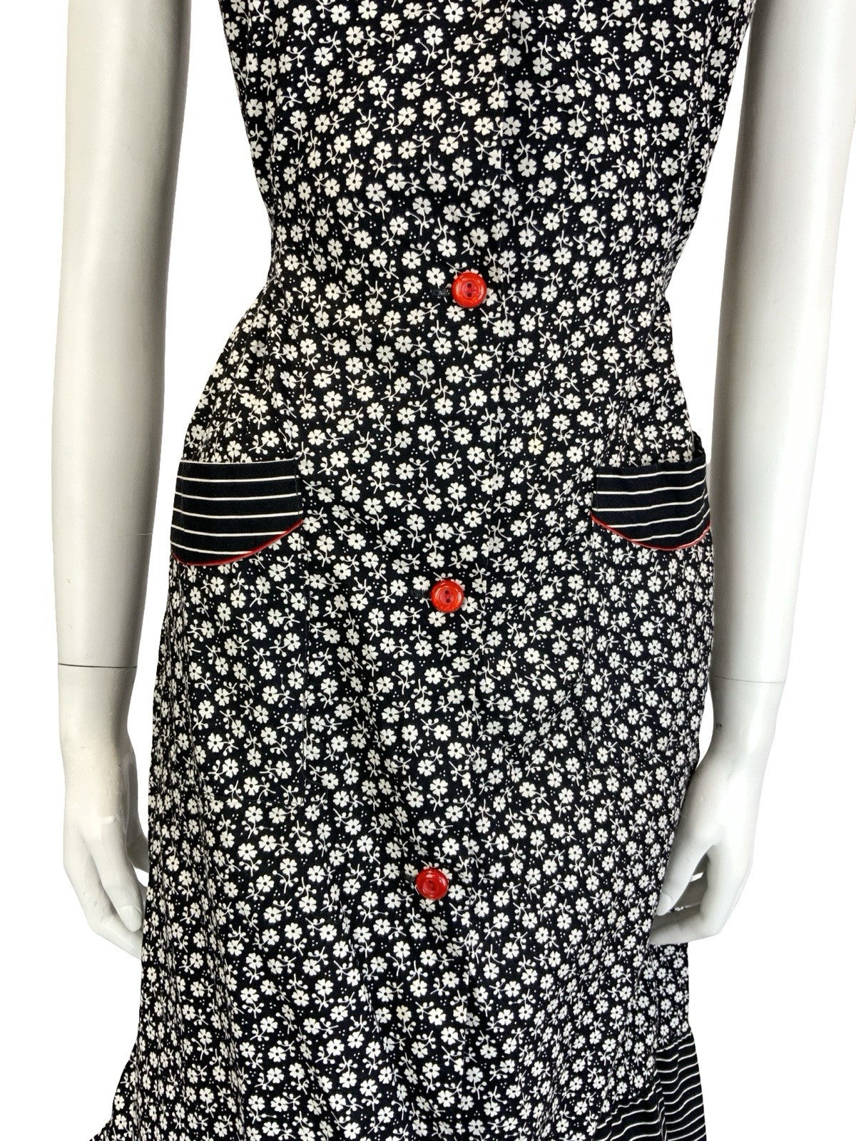 VTG 60S 70S BLACK WHITE RED FLORAL STRIPED COTTAGE TIE WAIST APRON SUN DRESS 10