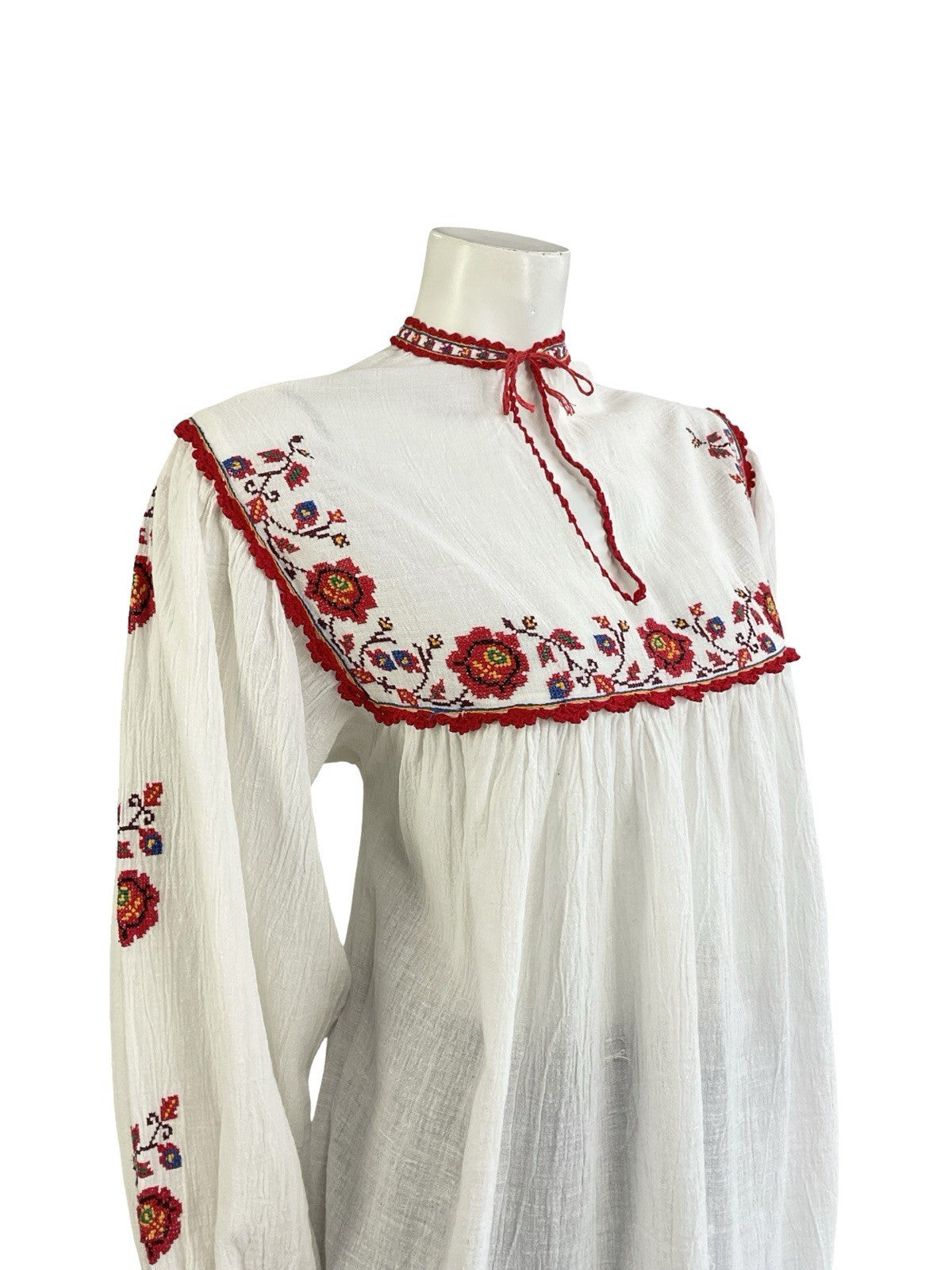 VTG 70S WHITE COTTON RED EMBROIDERED FLORAL CROSS STITCH FOLK SMOCK TOP 12 10
