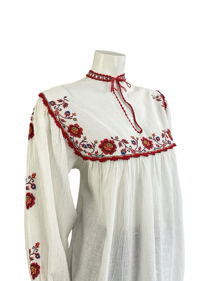 VTG 70S WHITE COTTON RED EMBROIDERED FLORAL CROSS STITCH FOLK SMOCK TOP 12 10