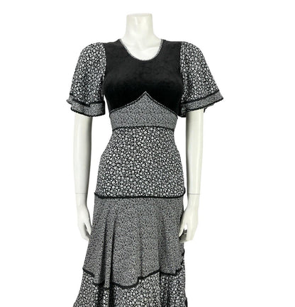 VTG 70S BOHO PRAIRIE BLACK WHITE TIERED TIE WAIST DITSY FLORAL DRESS 4 6