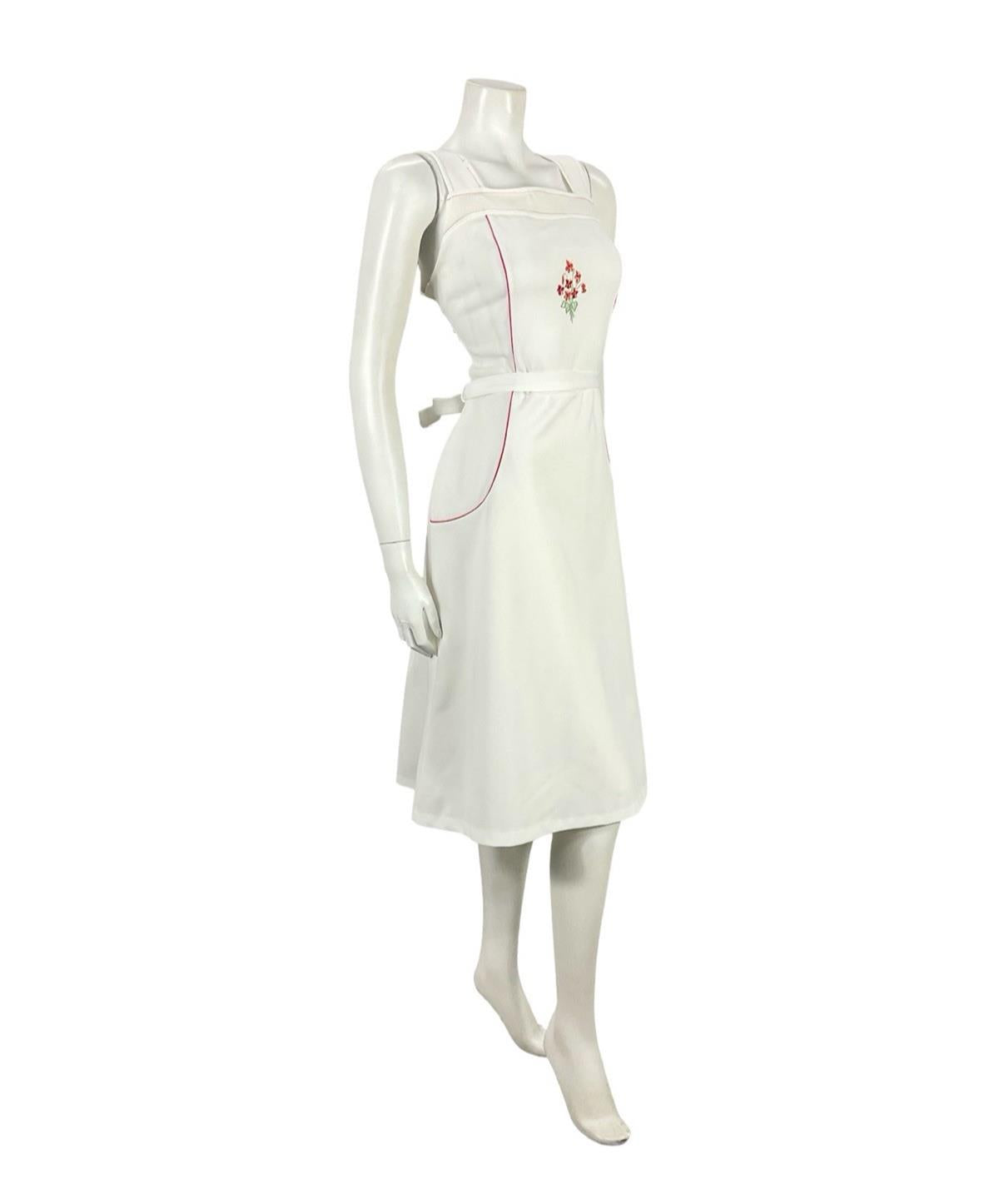VTG 60S 70S WHITE RED COTTAGE FLORAL EMBROIDERY PINAFORE SUN DRESS 12