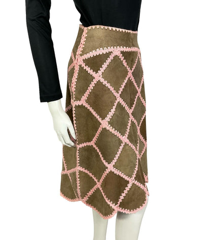 VTG 60S 70S BROWN SUEDE PINK CROCHETED PATCHWORK SCALLOPED HIPPY BOHO SKIRT 6 XS