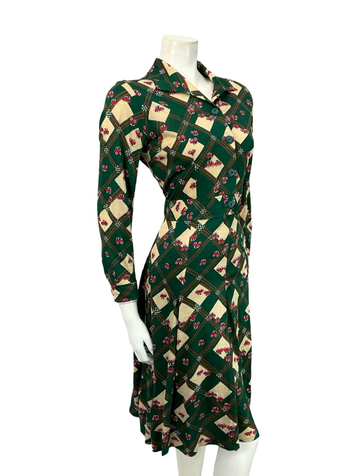VTG 70S GREEN BIEGE RED PLEATED PLAID NOVELTY CAR OPEN COLLAR SHIRT DRESS 12