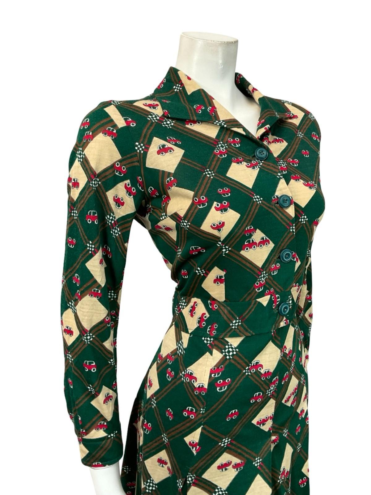VTG 70S GREEN BIEGE RED PLEATED PLAID NOVELTY CAR OPEN COLLAR SHIRT DRESS 12
