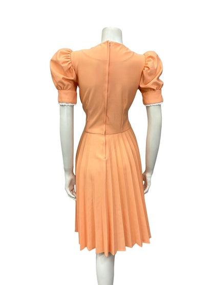 VTG 60S 70S PALE ORANGE PUFF SLEEVE PLEATED WHITE SCALLOP TRIM COTTAGE DRESS 10