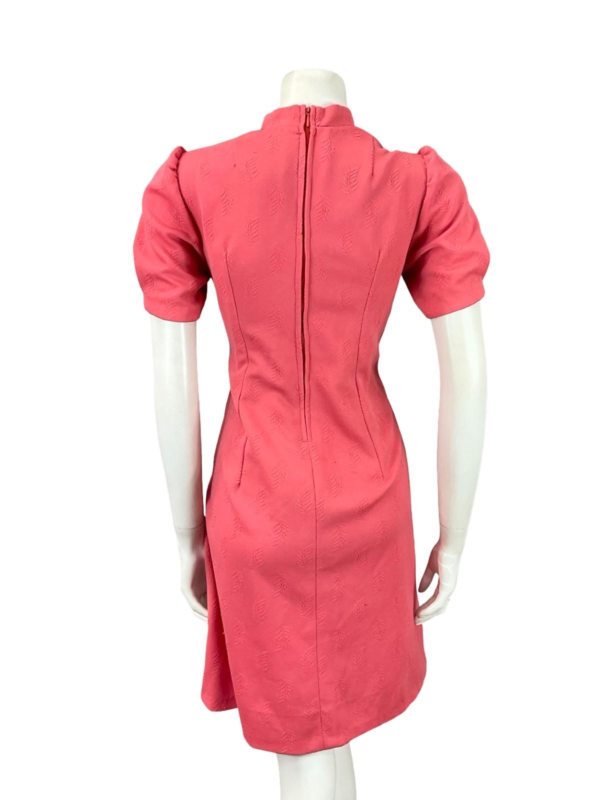 VTG 60S MOD GOGO PINK LEAFY EMBOSSED PUFF SLEEVE MANDARIN COLLAR SHIFT DRESS 10