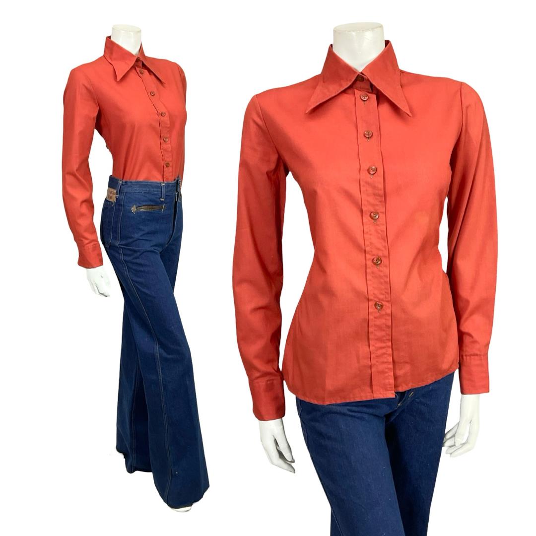 Mannequin wears a rusty red 60s 70s dagger collar mod shirt with blue flared jeans. 