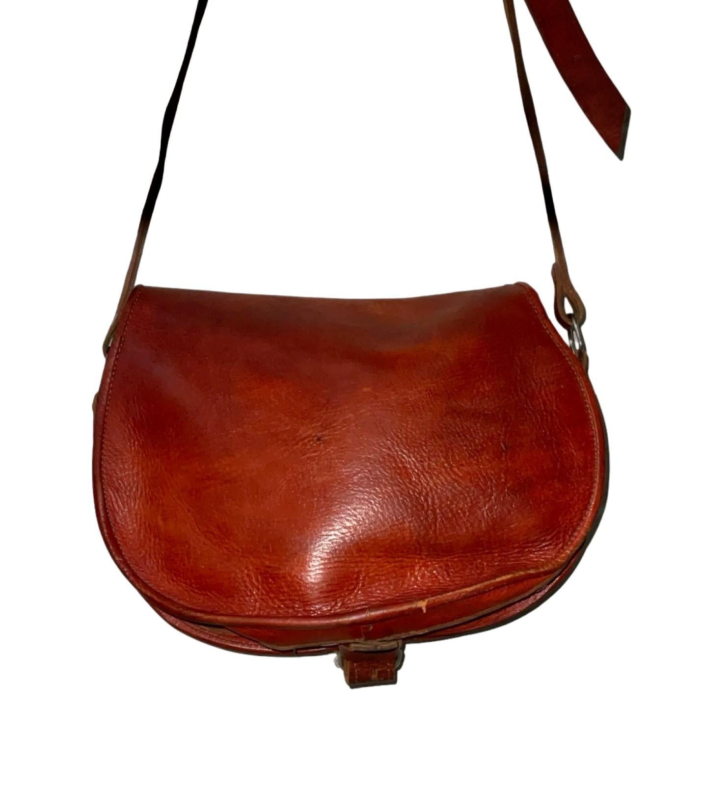 VTG 60S 70S RUSTY BROWN LEATHER PSYCHEDELIC SWIRL CUT OUT SHOULDER BAG