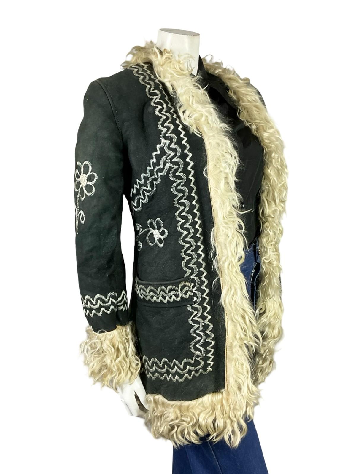 VTG 60S 70S BLACK SUEDE CREAM FLORAL EMBROIDERY BOHO HIPPY SHEARLING COAT 10