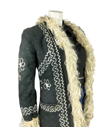 VTG 60S 70S BLACK SUEDE CREAM FLORAL EMBROIDERY BOHO HIPPY SHEARLING COAT 10