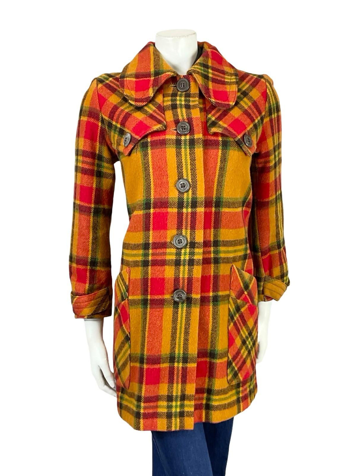 VTG 60S 70S BEIGE RED BLACK GREEN TARTAN PLAID MOD DOG EAR COLLAR COAT 12