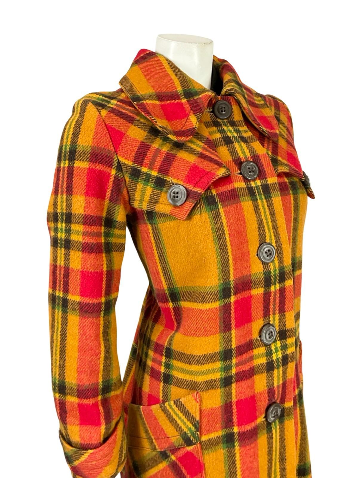 VTG 60S 70S BEIGE RED BLACK GREEN TARTAN PLAID MOD DOG EAR COLLAR COAT 12