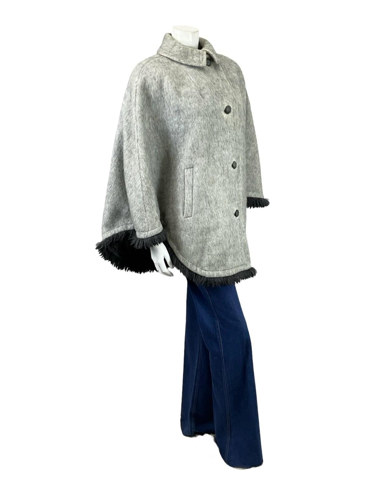 VTG 60S 70S GREY BLACK FRINGE MONOCHROME MOD CAPE WITH POCKETS 12 M