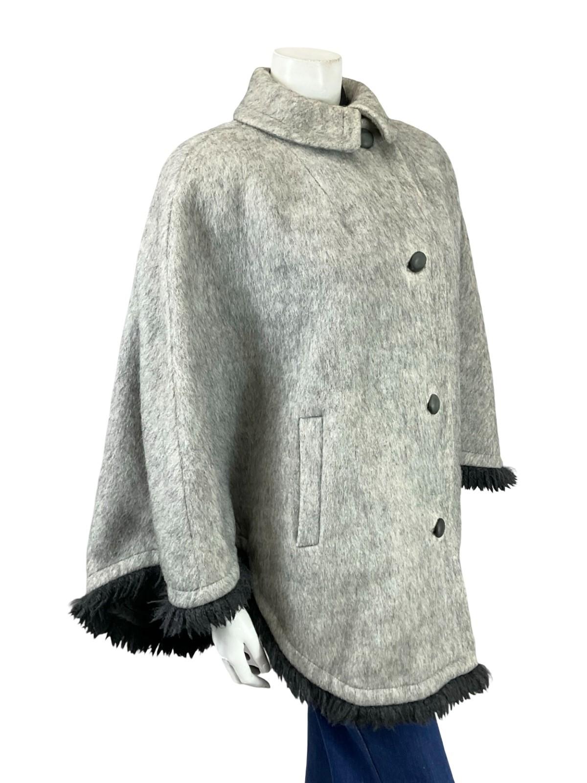 VTG 60S 70S GREY BLACK FRINGE MONOCHROME MOD CAPE WITH POCKETS 12 M