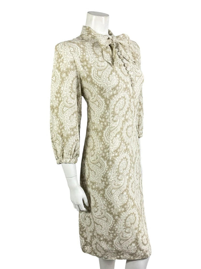 VTG 60S 70S BEIGE WHITE PSYCHEDELIC SWIRL LUREX GLITTERY PUSSYBOW SHIFT DRESS 12