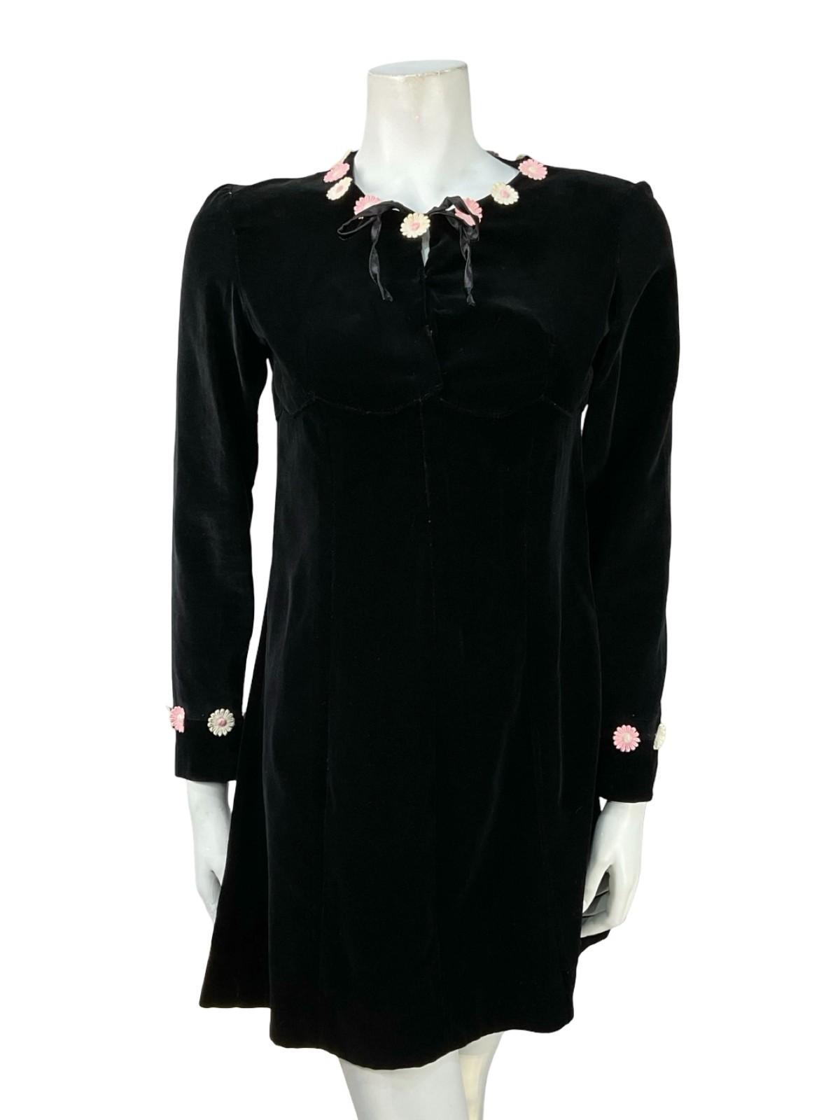 VTG 60S 70S BLACK VELVET PINK WHITE DAISY FLORAL EMPIRE MOD GOGO MINI DRESS 10