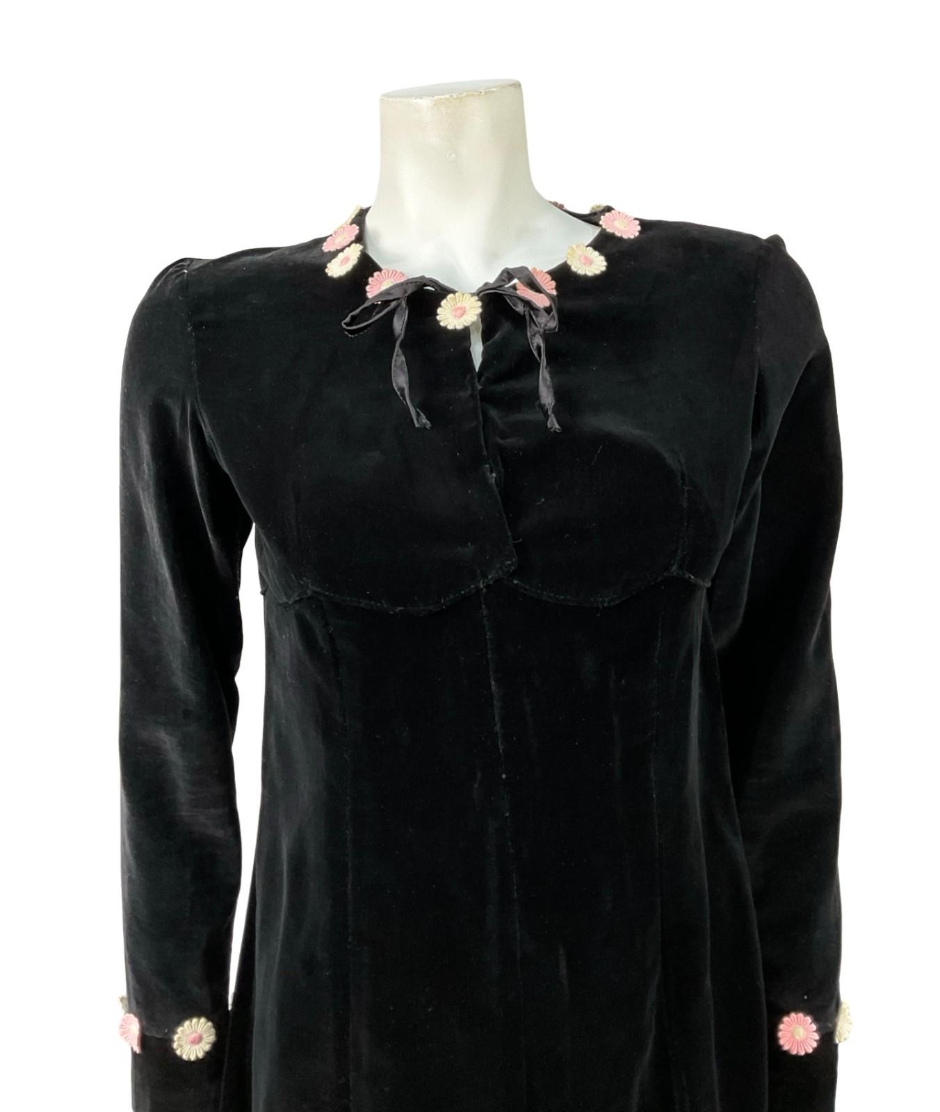 VTG 60S 70S BLACK VELVET PINK WHITE DAISY FLORAL EMPIRE MOD GOGO MINI DRESS 10