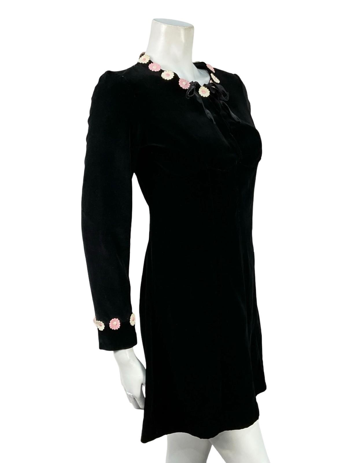 VTG 60S 70S BLACK VELVET PINK WHITE DAISY FLORAL EMPIRE MOD GOGO MINI DRESS 10