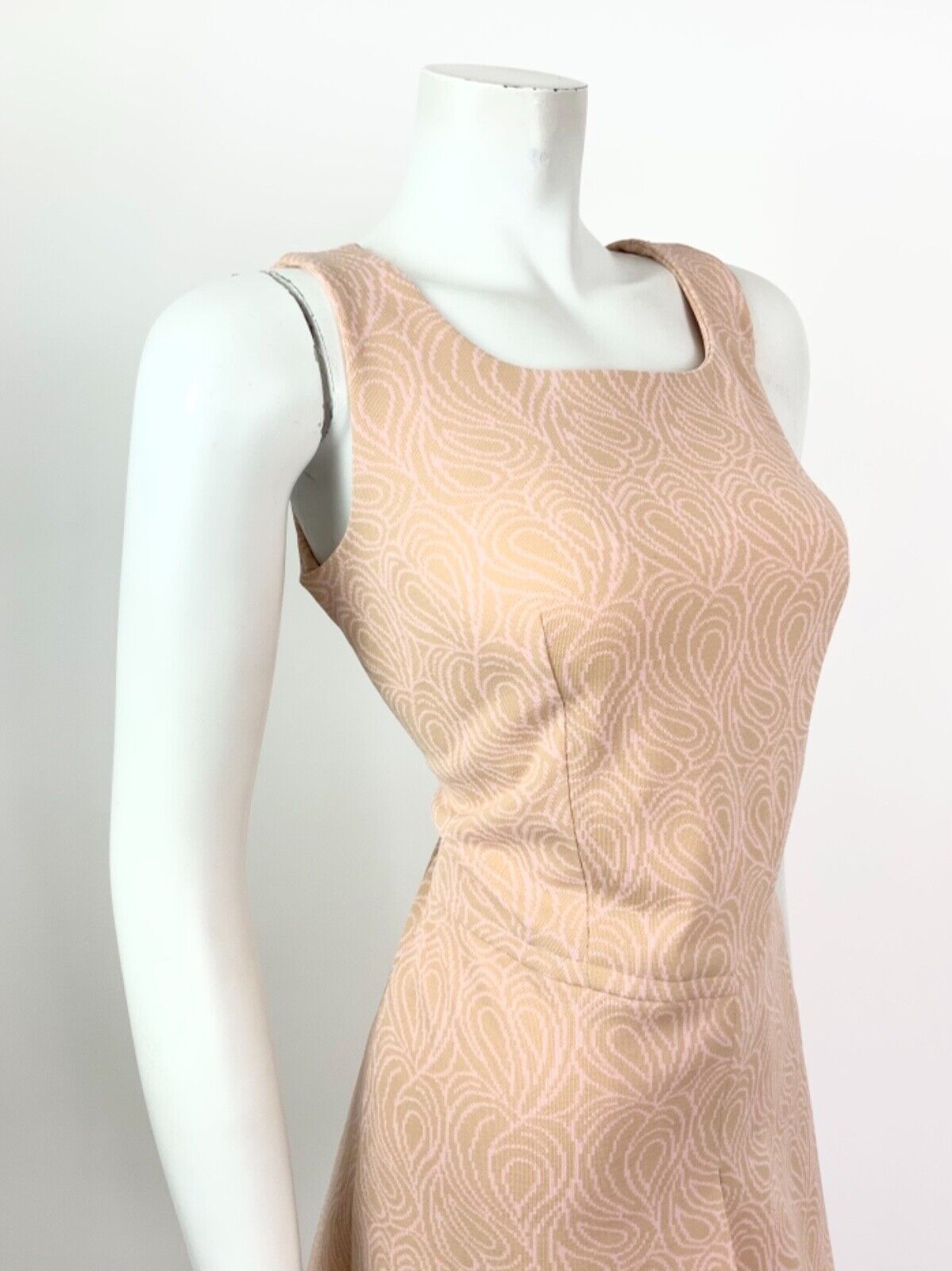 VINTAGE 60s 70s BEIGE BABY PINK SWIRL PSYCHEDELIC PAISLEY SLEEVELESS DRESS 12