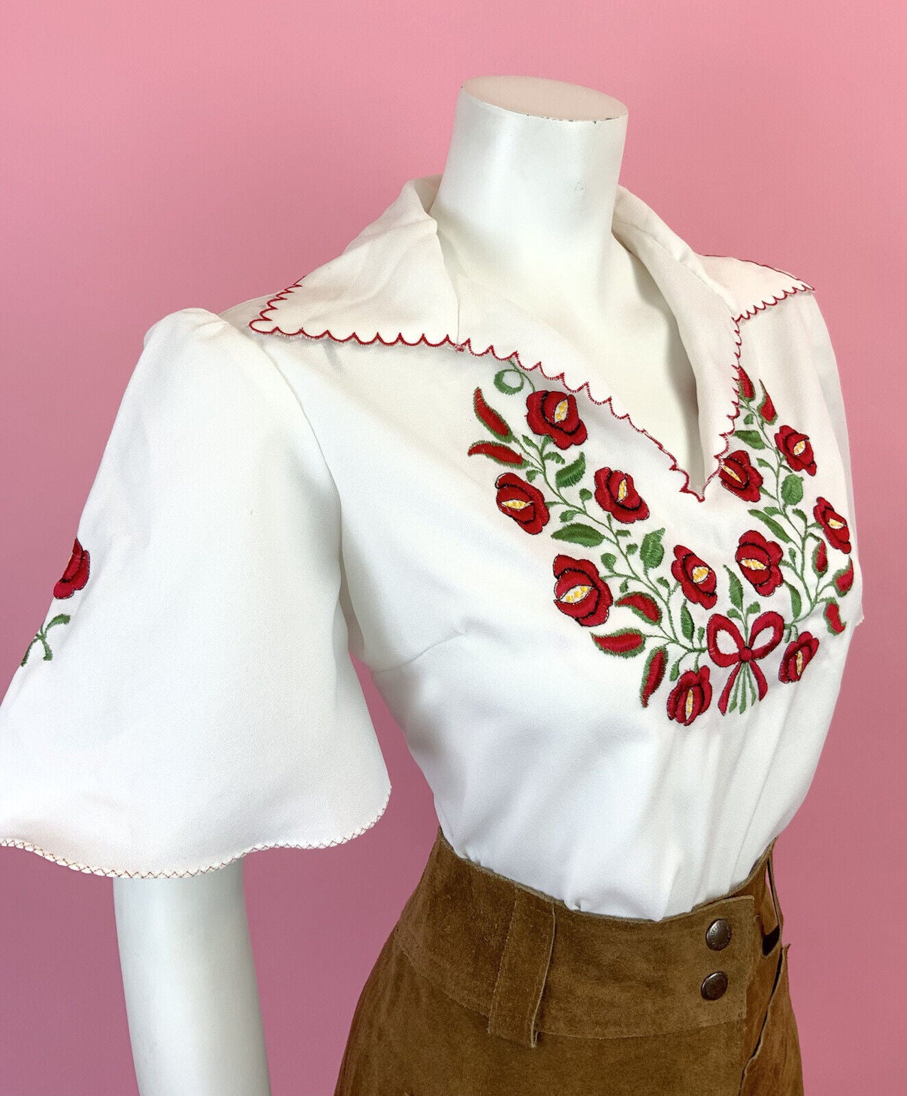 VTG 60s 70s WHITE RED FLORAL EMBROIDERED WING COLLAR BELL SLEEVE BLOUSE 12 14