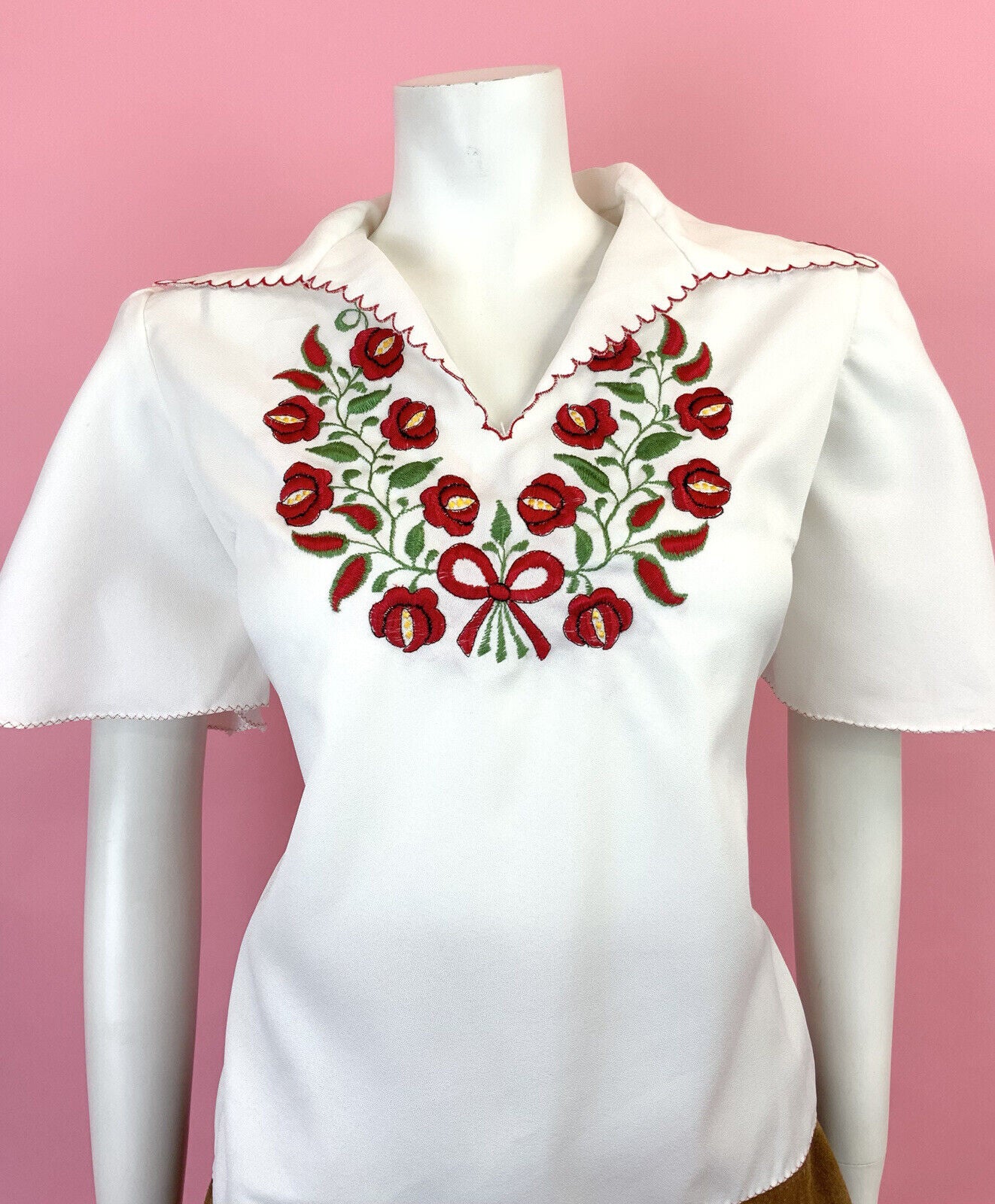 VTG 60s 70s WHITE RED FLORAL EMBROIDERED WING COLLAR BELL SLEEVE BLOUSE 12 14