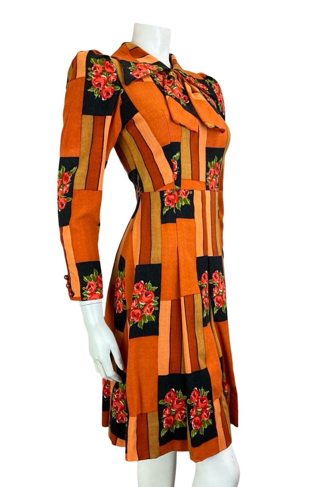 VTG 60S 70S WING COLLAR TIE ORANGE BLACK LONG SLEEVE PLEATED FLORAL MIDI DRESS 4