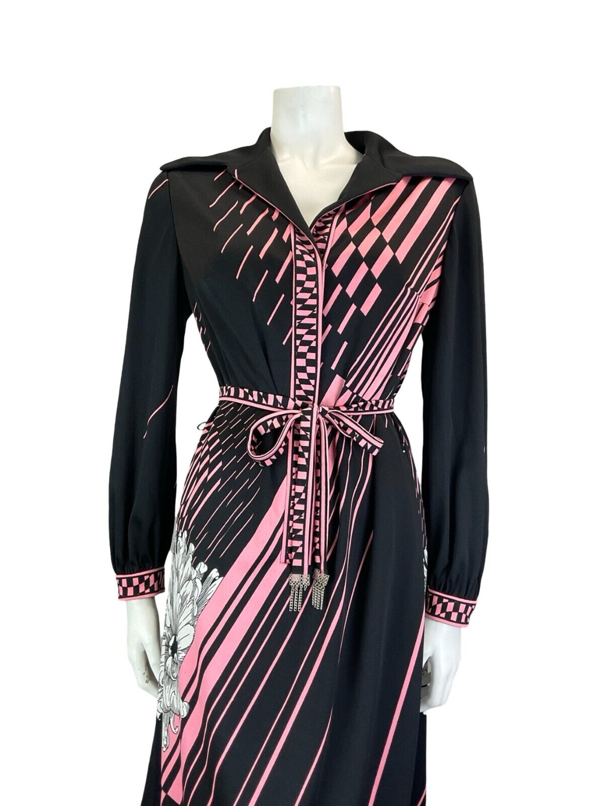 VTG 70S BLACK PINK GEOMETRIC JOHHNY COLLAR WHITE FLOWER BELT DRESS SIZE 14