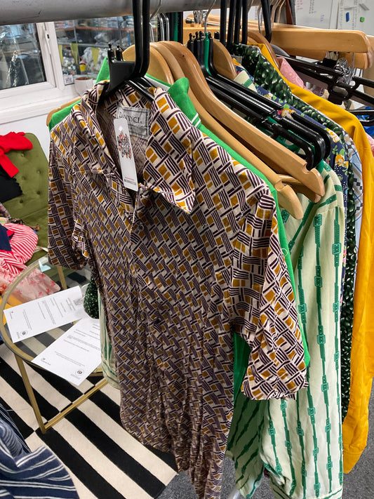 MENS VTG BROWN GEO PRINT DAGGER COLLAR SHIRT