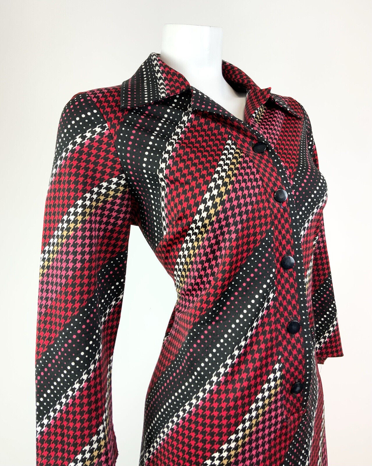 VINTAGE 60s 70s BLACK RED PINK WHITE GEOMETRIC HOUNDSTOOTH DAGGER SHIRT 14 16