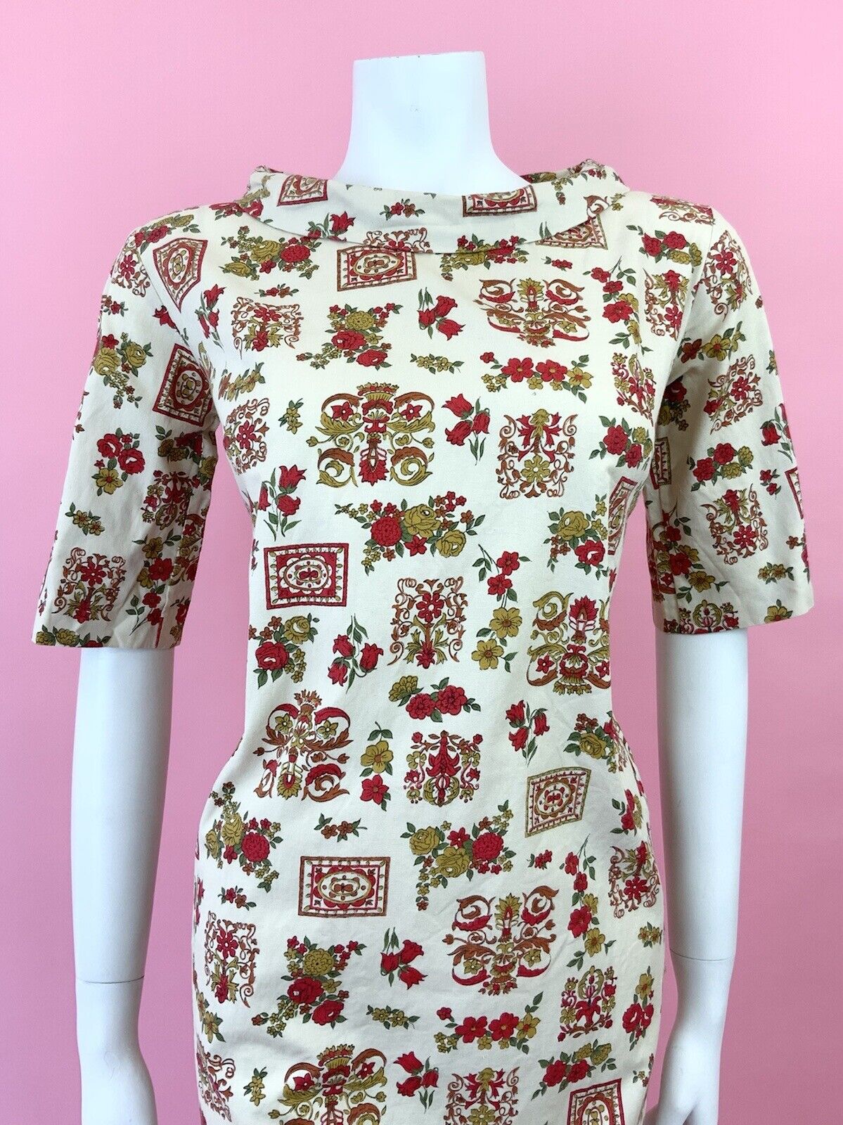 VINTAGE 60s 70s CREAM GREEN RED ORNATE FLORAL ROSE DECO MOD SHIFT DRESS 10