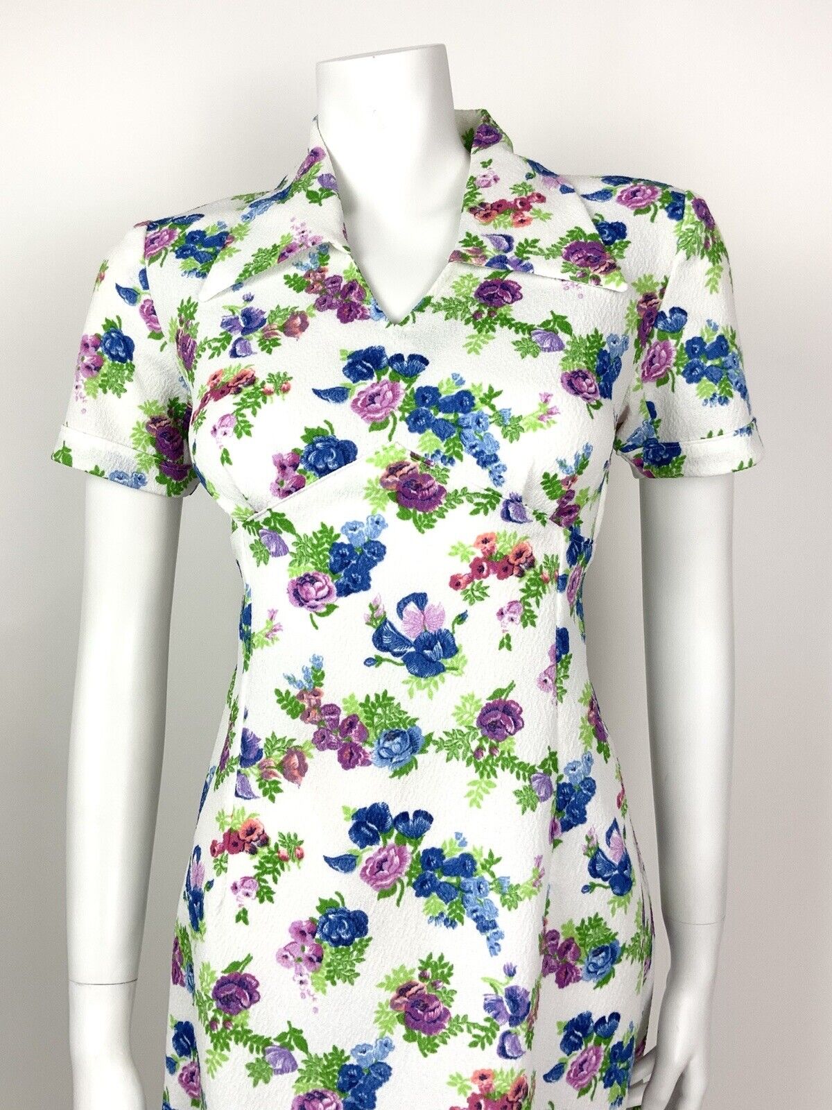 VINTAGE 60s 70s WHITE BLUE PURPLE GREEN FLORAL ROSE DAGGER COLLAR DRESS 10