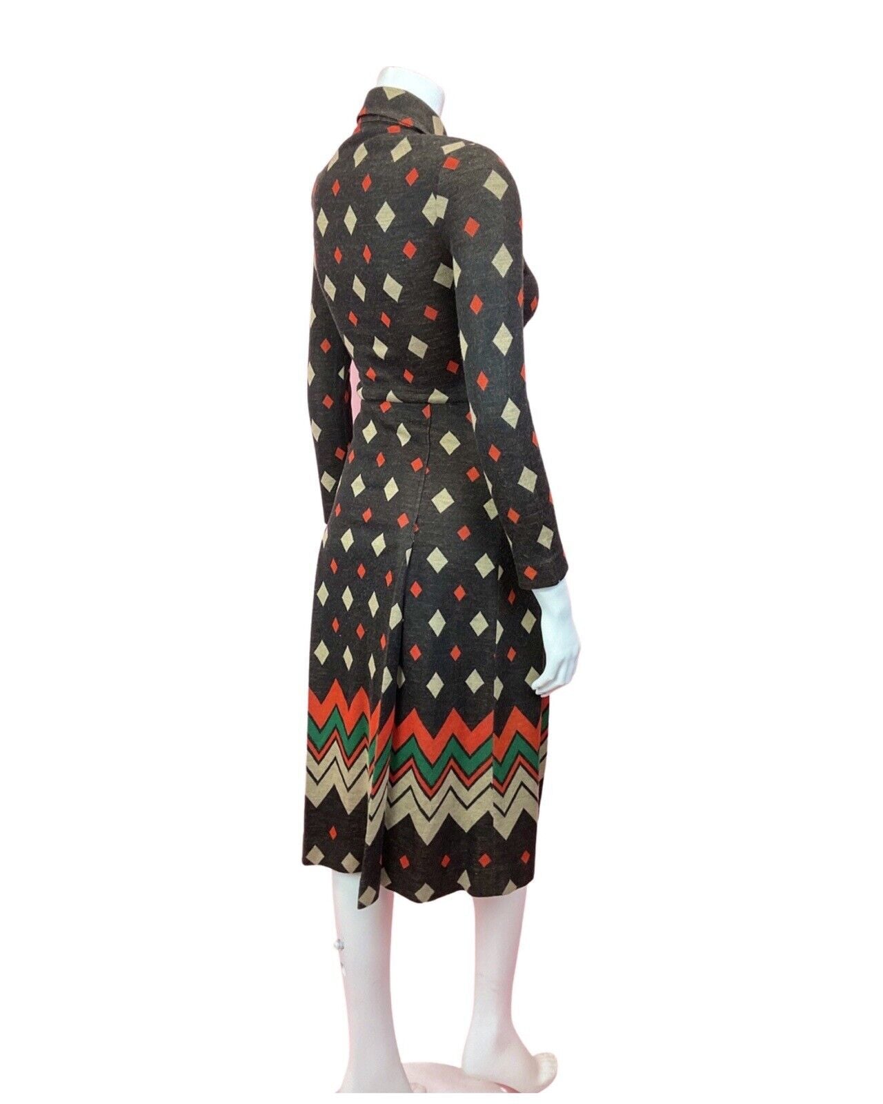 VINTAGE 60s 70s BLACK RED BEIGE DIAMOND GEOMETRIC DAGGER SHIRT DRESS 4