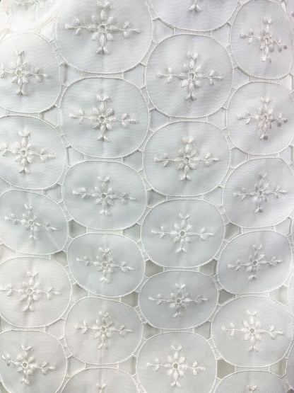 VINTAGE 60s 70s WHITE EMBROIDERED CIRCLE FLORAL CUT-WORK VERA MONT DRESS 12