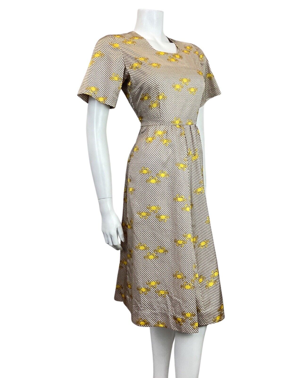 VINTAGE 60s STYLE 90s YELLOW BROWN WHITE ZIG-ZAG CRAB PSYCHEDELIC MOD DRESS 10