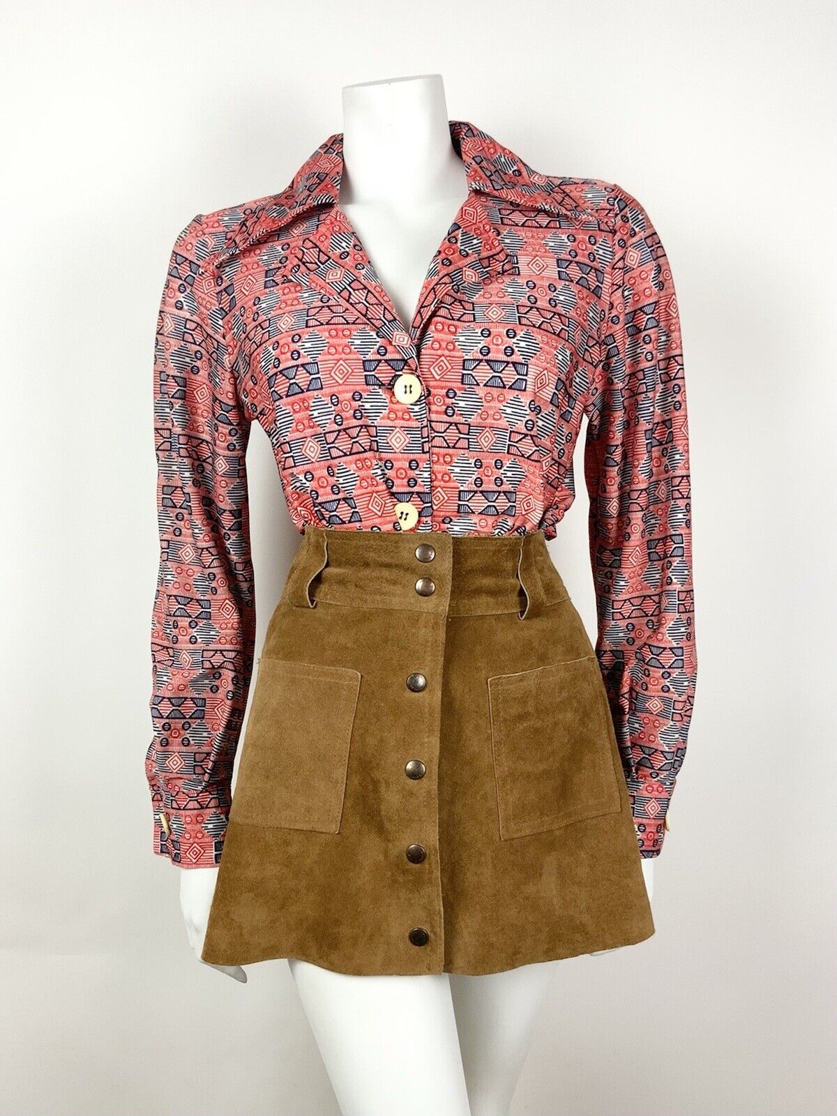 VINTAGE 60s 70s RED BLUE WHITE GEOMETRIC MOD DAGGER COLLAR SHIRT BLOUSE 16 18