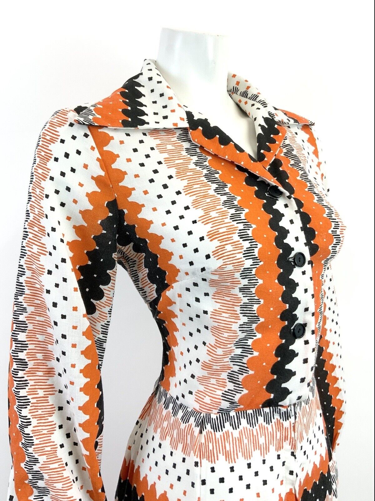 VINTAGE 60s 70s WHITE BLACK ORANGE STRIPED GEOMETRIC MOD DAGGER SHIRT DRESS 10