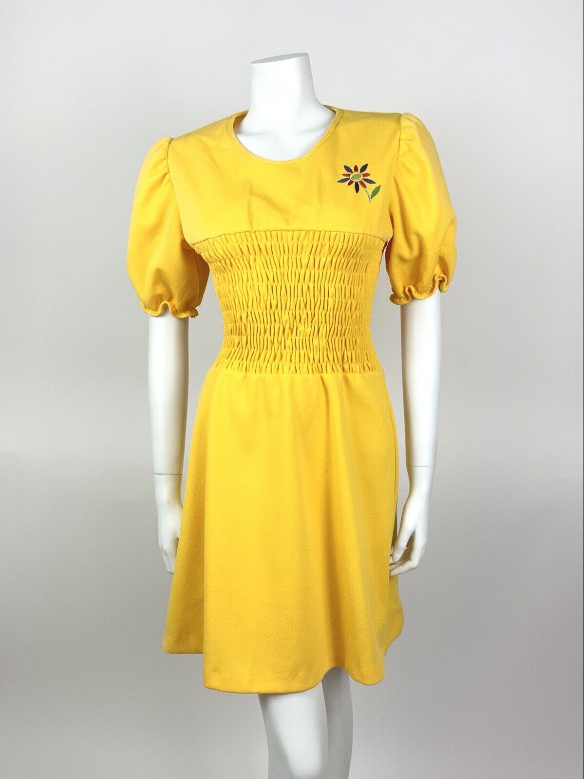 VTG 60s 70s SUMMER YELLOW EMBROIDERED FLOWER SHIRRED PUFF SLEEVE MOD DRESS 8 10