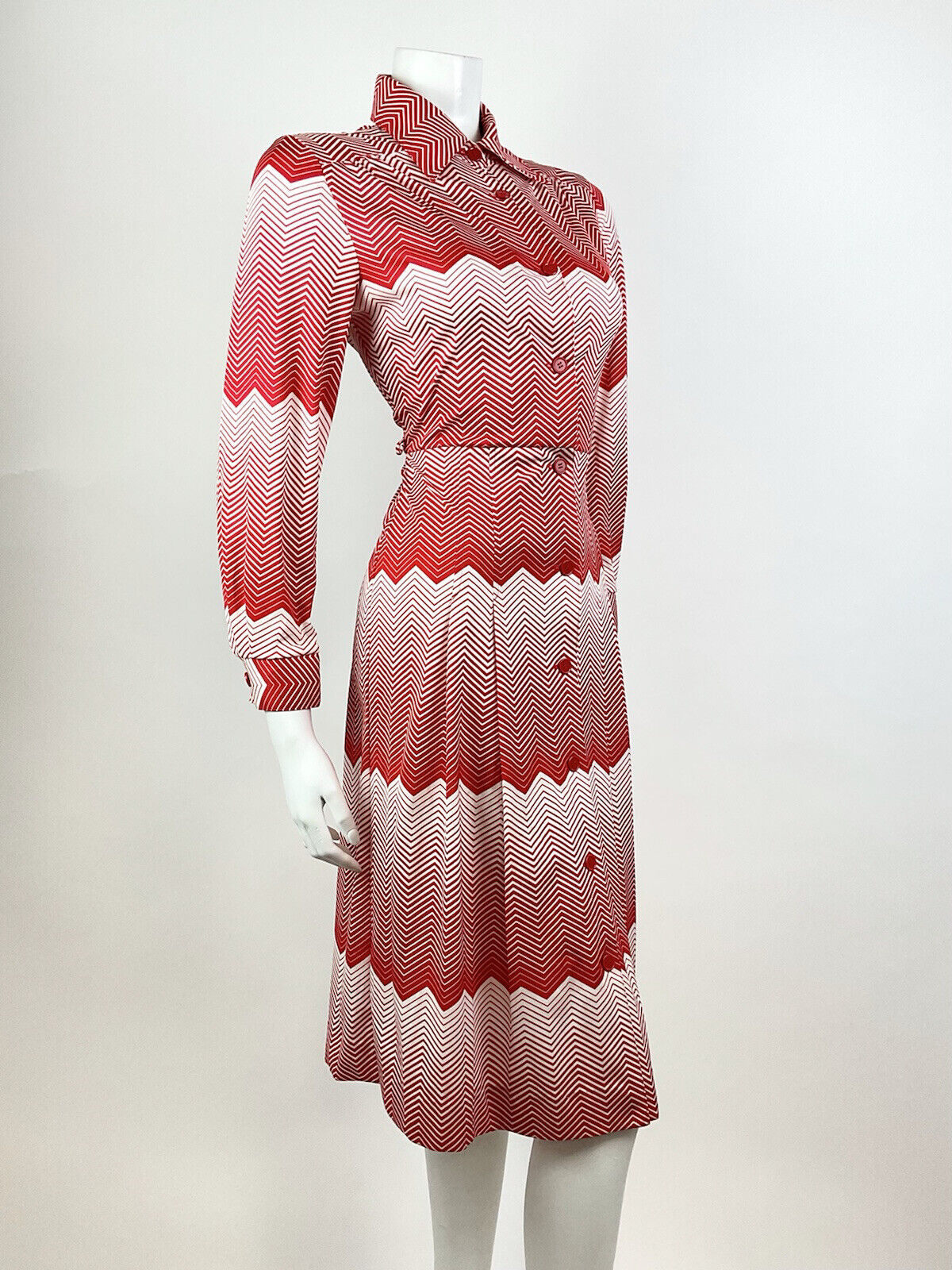 VINTAGE 60s 70s BRIGHT RED WHITE CHEVRON ZIG-ZAG MOD DAGGER SHIRT DRESS 10