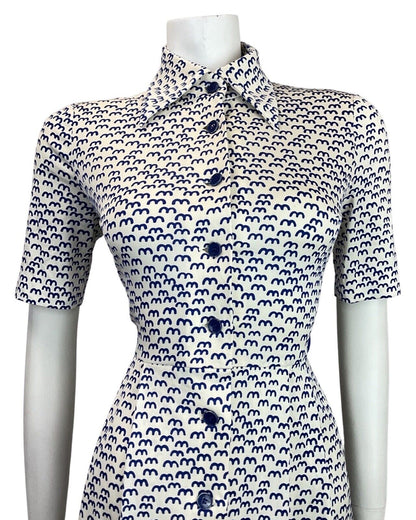 VINTAGE 60s 70s STYLE WHITE BLUE WAVY MOD DAGGER COLLAR SHIRT DRESS 8 10
