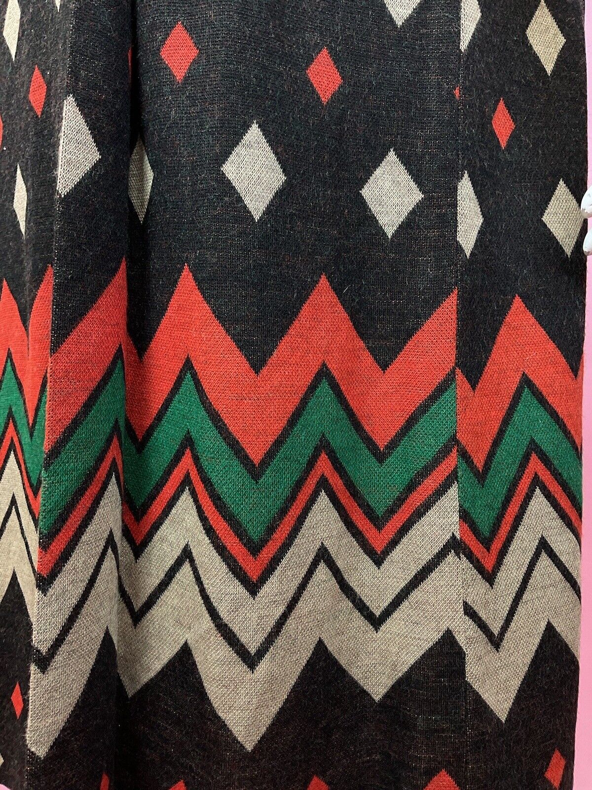 VINTAGE 60s 70s BLACK RED BEIGE DIAMOND GEOMETRIC DAGGER SHIRT DRESS 4