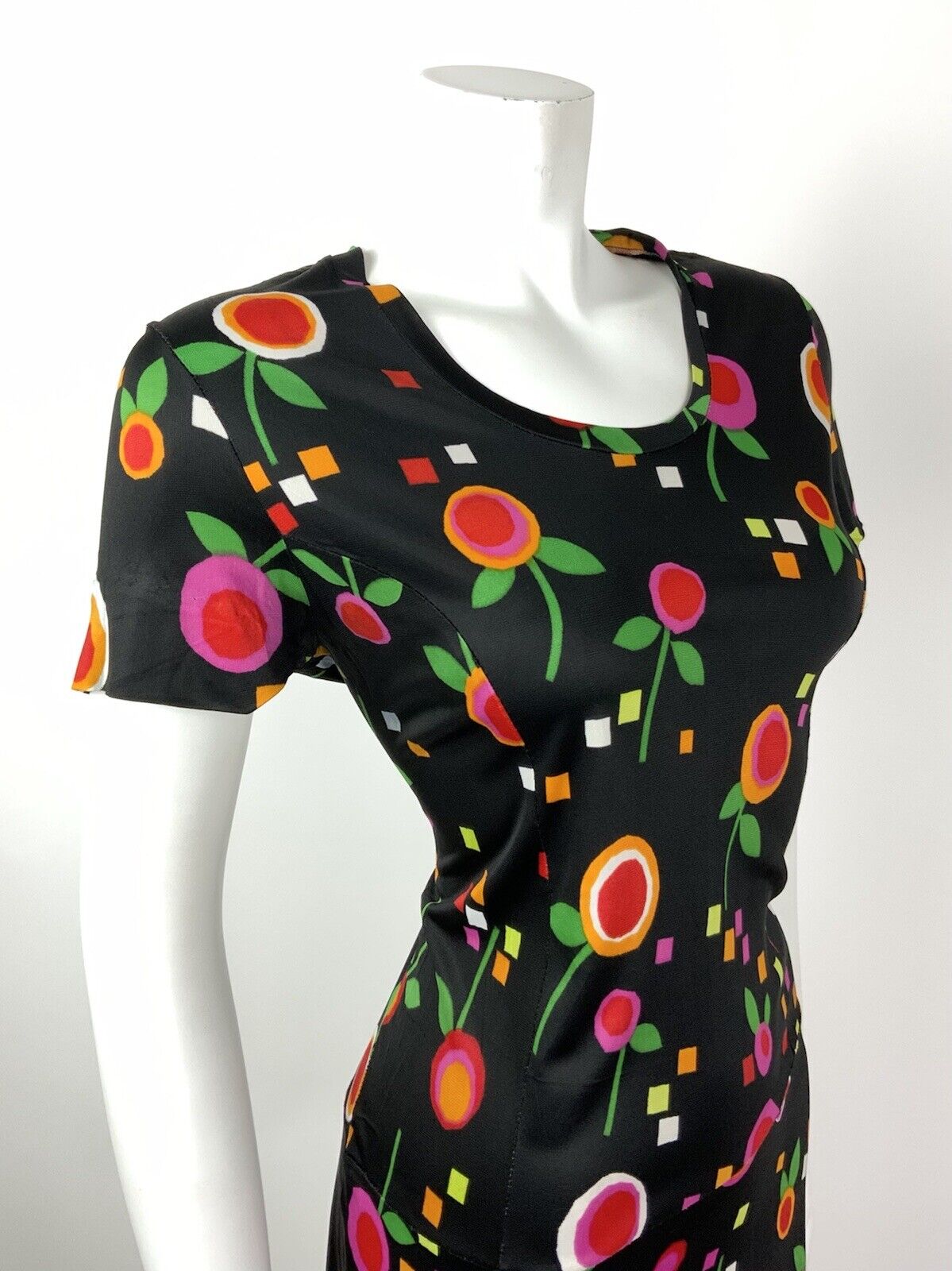 VINTAGE 60s 70s BLACK GREEN RED ORANGE PINK FLORAL SQUARE PSYCHEDELIC DRESS 12