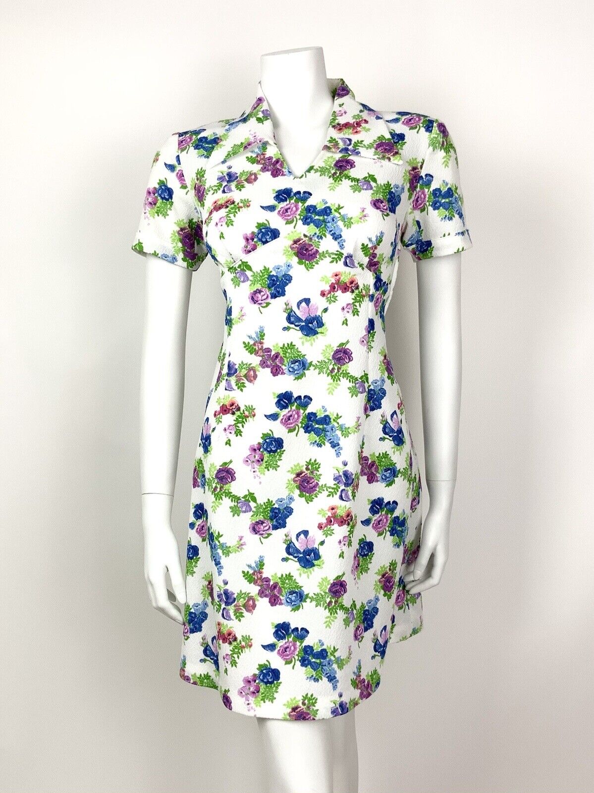 VINTAGE 60s 70s WHITE BLUE PURPLE GREEN FLORAL ROSE DAGGER COLLAR DRESS 10