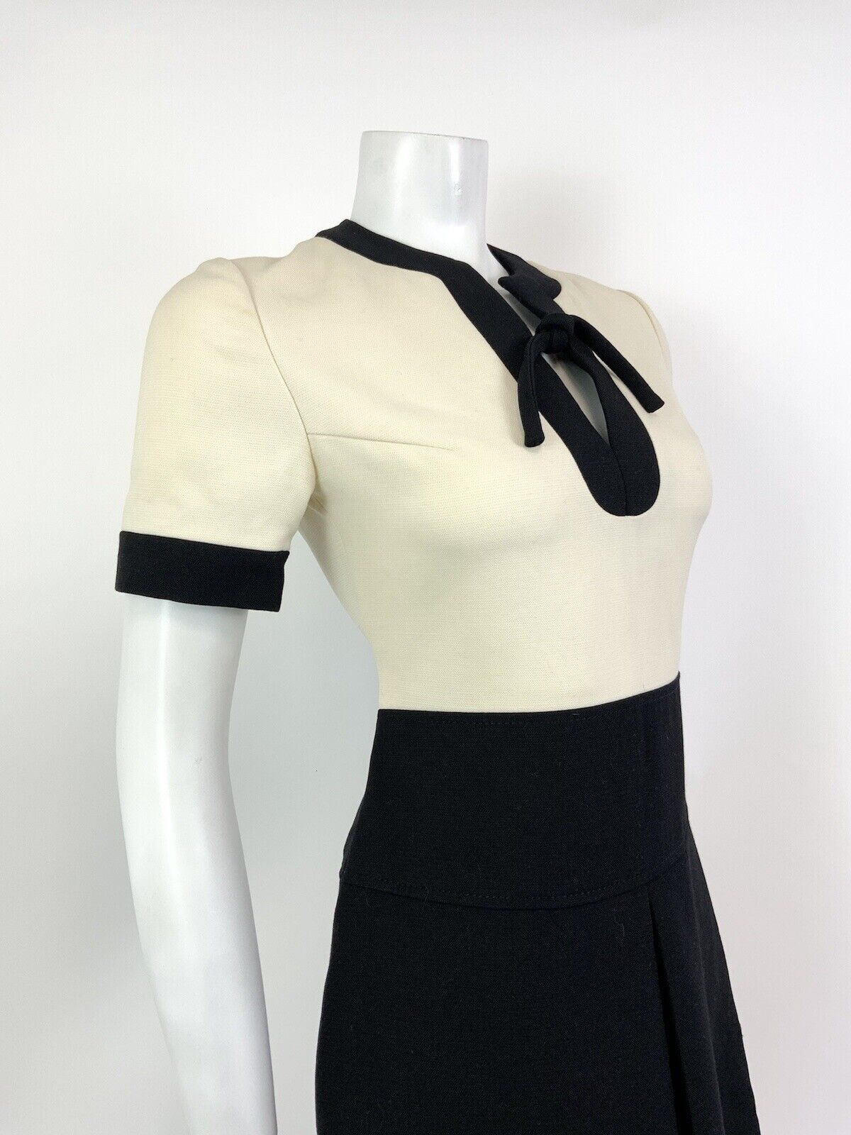 VINTAGE 60s LOUIS FERAUD CREAM BLACK BOW MOD WOOL SHORT DRESS 8 10