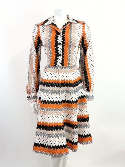 VINTAGE 60s 70s WHITE BLACK ORANGE STRIPED GEOMETRIC MOD DAGGER SHIRT DRESS 10