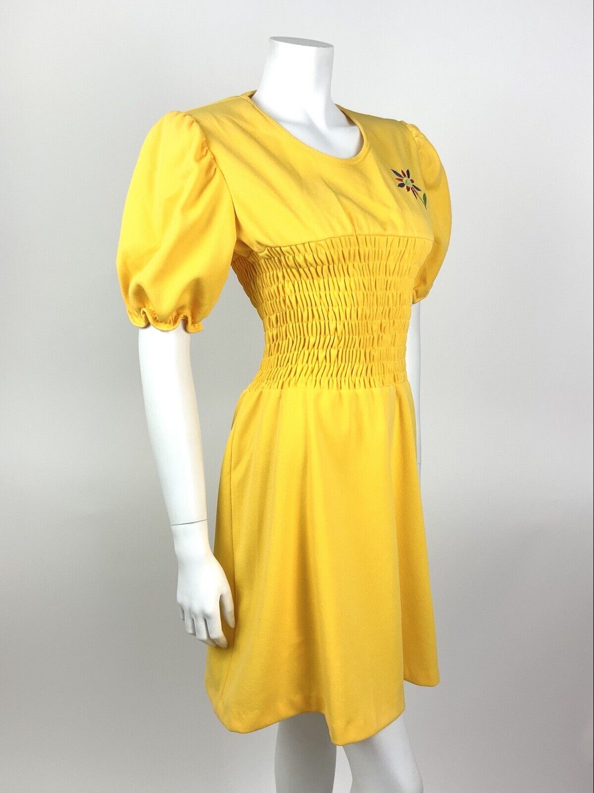 VTG 60s 70s SUMMER YELLOW EMBROIDERED FLOWER SHIRRED PUFF SLEEVE MOD DRESS 8 10