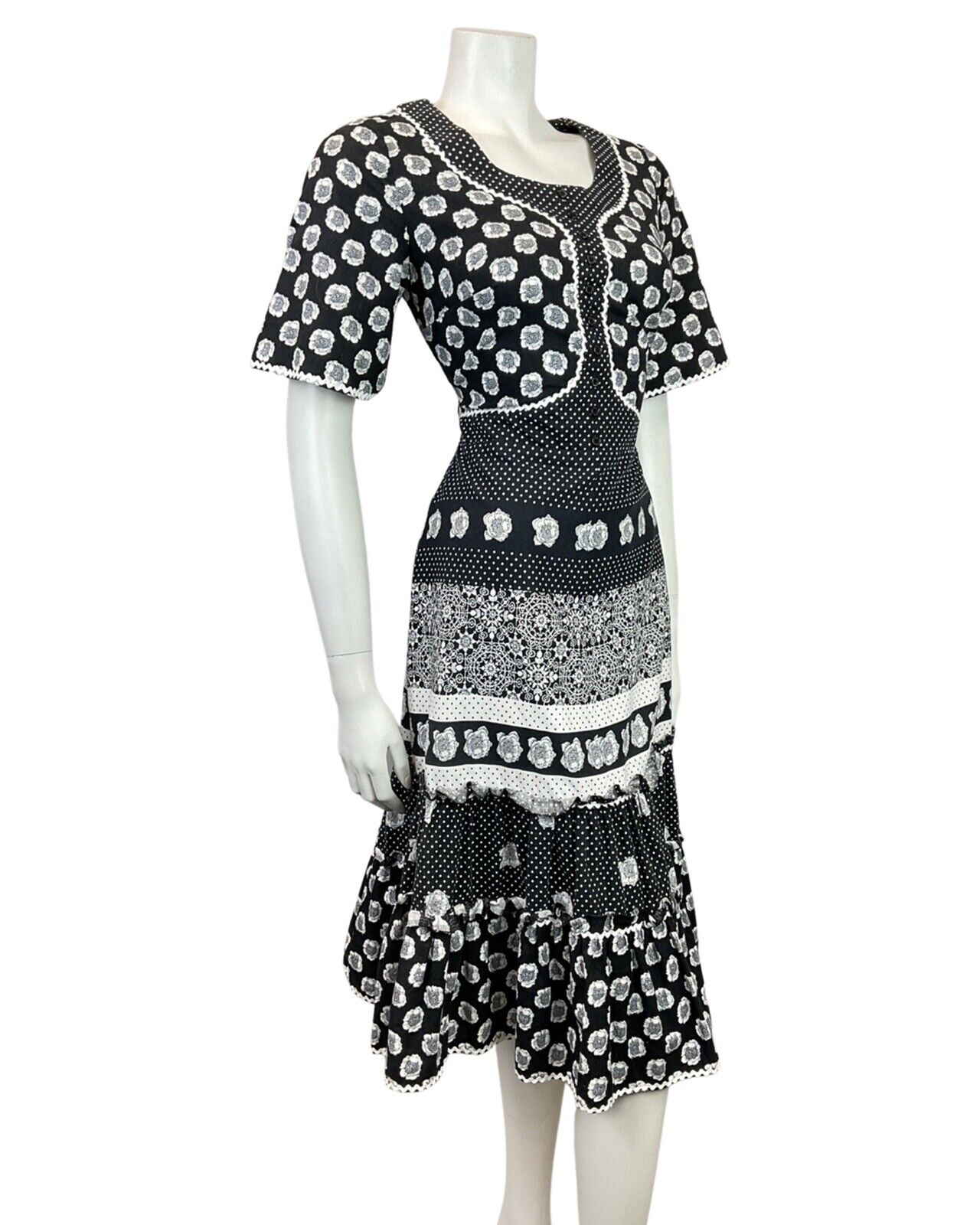 VINTAGE 60s 70s BLACK WHITE FLORAL POLKA-DOT RICRAC MOD RUFFLE DRESS 10