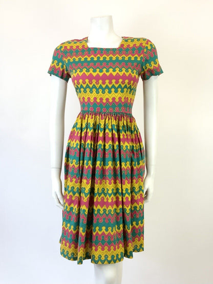 VINTAGE 60s 70s YELLOW GREEN PINK GOLD AZTEC STRIPED ZIG-ZAG SWING DRESS 8